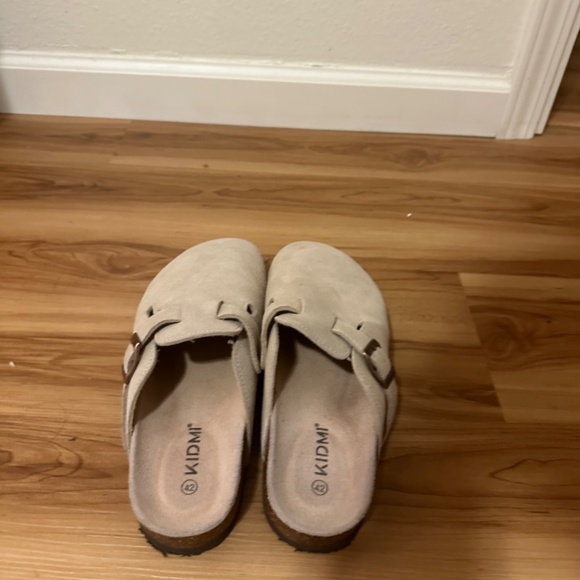 Kidmi taupe suede clogs - Picture 3 of 4